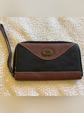 b.o.c. Black and Brown Leather Zip Wristlet Wallet